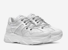 Load image into Gallery viewer, White Snake skin Thick Sole Sneaker
